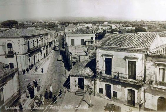 Gravina di Catania - via Etnea e Piazza della Libertà 1950